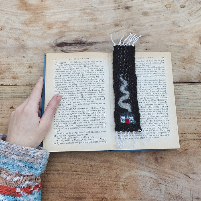 Woven bookmark - cosy blackhouse
